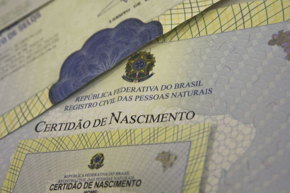 Mais de 320 mil crianças foram registradas sem nome do pai