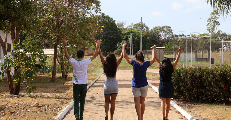 Adolescentes em processo