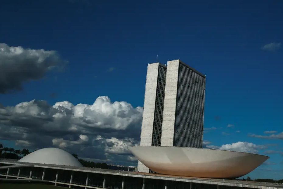 Câmara Aprova Urgência para PL que Cria Cadastro de Agressores